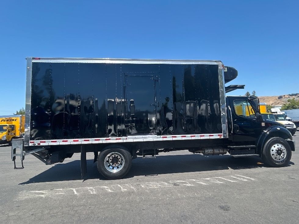 Refrigerated Truck-Light and Medium Duty Trucks-Freightliner-2020-M2-West Sacramento-CA-177,819\n\t\tmiles-$ 51,750 - Image 15