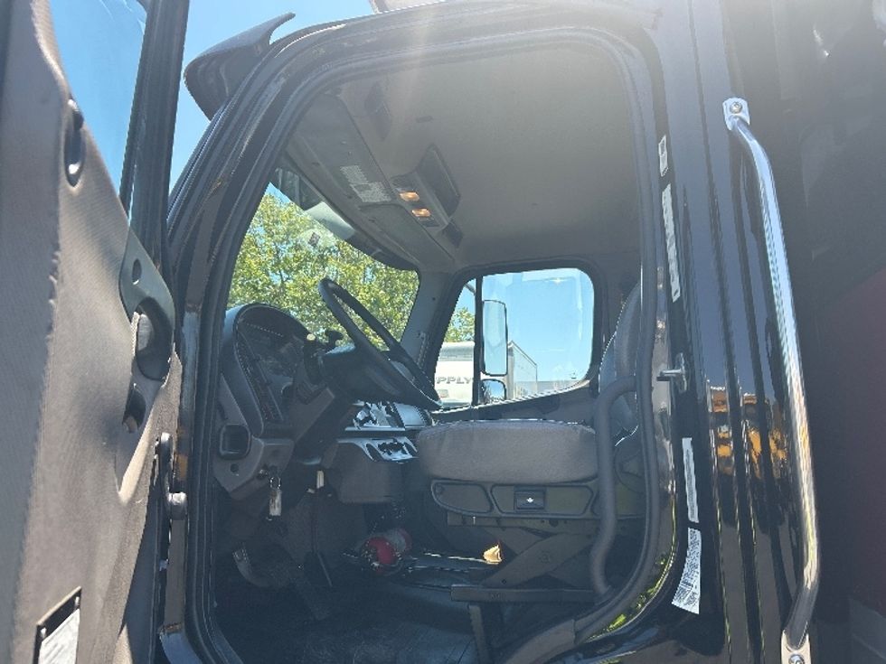 Refrigerated Truck-Light and Medium Duty Trucks-Freightliner-2020-M2-West Sacramento-CA-177,819\n\t\tmiles-$ 51,750 - Image 16