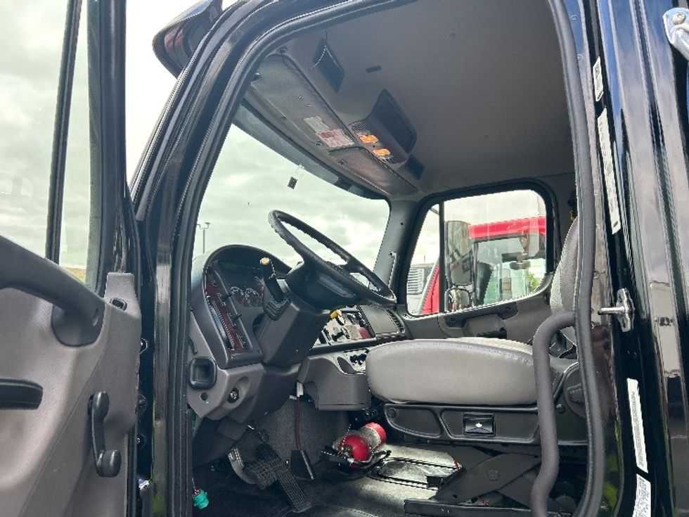 Refrigerated Truck-Light and Medium Duty Trucks-Freightliner-2020-M2-West Sacramento-CA-177,819\n\t\tmiles-$ 51,750 - Image 17