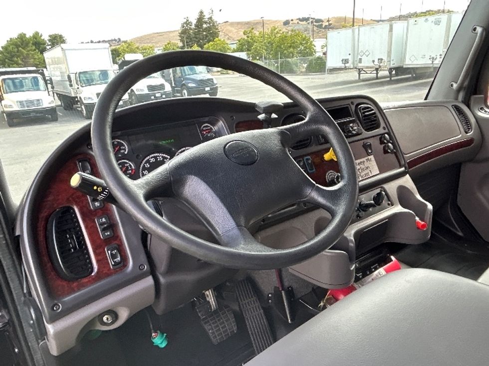 Refrigerated Truck-Light and Medium Duty Trucks-Freightliner-2020-M2-West Sacramento-CA-177,819\n\t\tmiles-$ 51,750 - Image 18