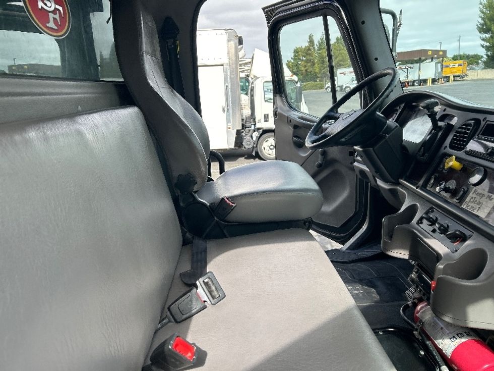 Refrigerated Truck-Light and Medium Duty Trucks-Freightliner-2020-M2-West Sacramento-CA-177,819\n\t\tmiles-$ 51,750 - Image 22