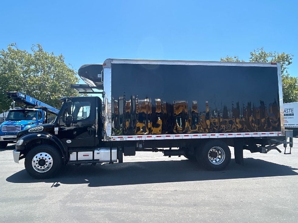 Refrigerated Truck-Light and Medium Duty Trucks-Freightliner-2020-M2-West Sacramento-CA-177,819\n\t\tmiles-$ 51,750 - Image 4