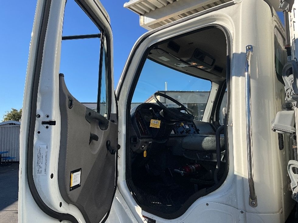 Refrigerated Truck-Light and Medium Duty Trucks-Freightliner-2020-M2-West Sacramento-CA-178,597\n\t\tmiles-$ 59,250 - Image 16