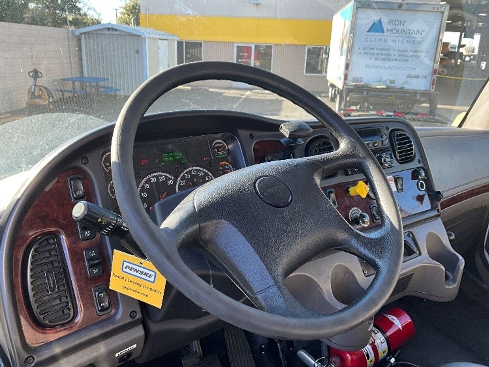 Refrigerated Truck-Light and Medium Duty Trucks-Freightliner-2020-M2-West Sacramento-CA-178,597\n\t\tmiles-$ 59,250 - Image 17