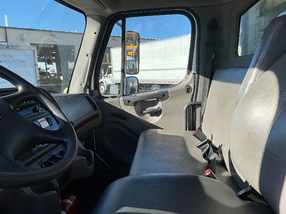 Refrigerated Truck-Light and Medium Duty Trucks-Freightliner-2020-M2-West Sacramento-CA-178,597\n\t\tmiles-$ 59,250 - Image 19