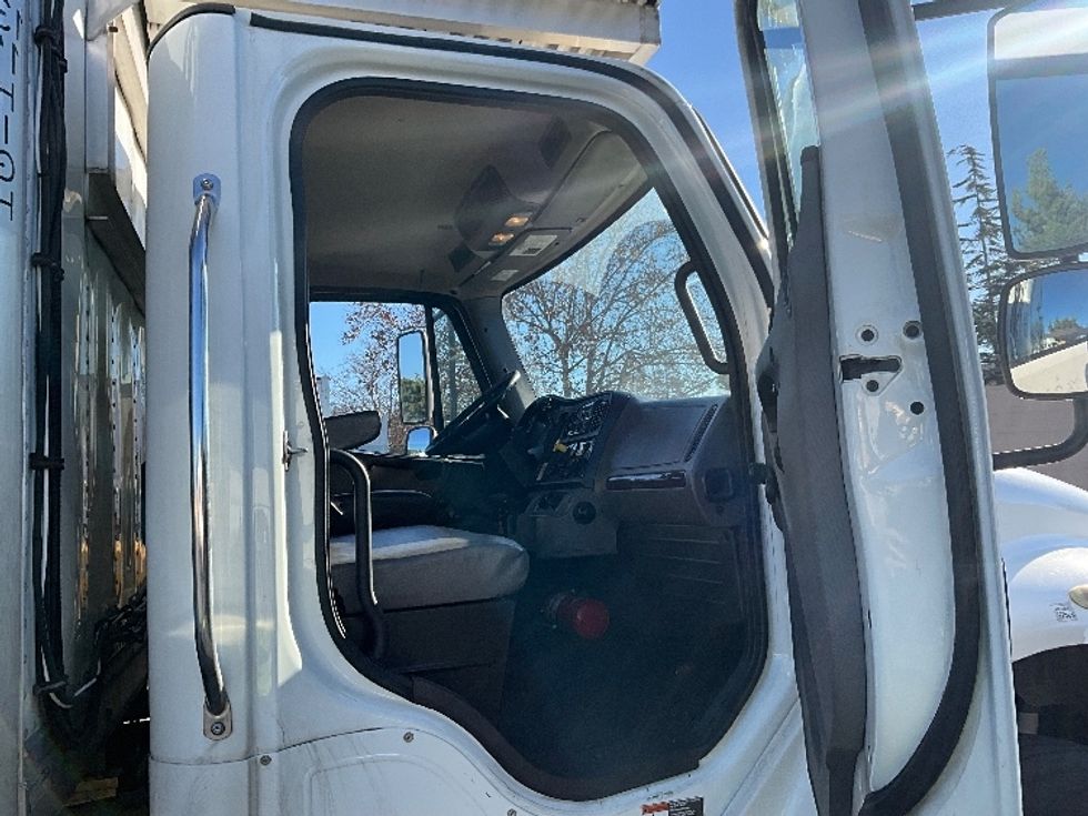 Refrigerated Truck-Light and Medium Duty Trucks-Freightliner-2020-M2-West Sacramento-CA-178,597\n\t\tmiles-$ 59,250 - Image 20
