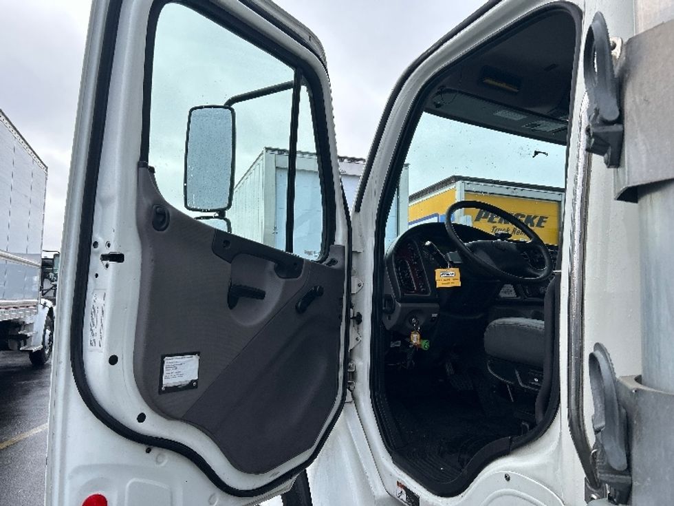 Refrigerated Truck-Light and Medium Duty Trucks-Freightliner-2020-M2-West Sacramento-CA-199,916\n\t\tmiles-$ 56,250 - Image 17