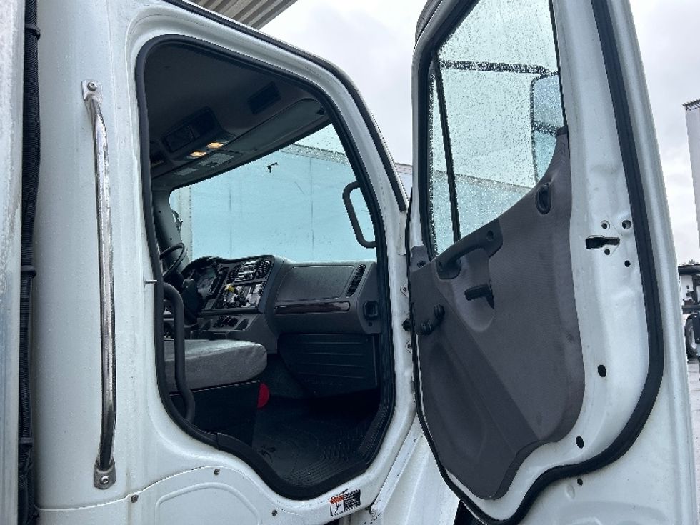 Refrigerated Truck-Light and Medium Duty Trucks-Freightliner-2020-M2-West Sacramento-CA-199,916\n\t\tmiles-$ 56,250 - Image 20