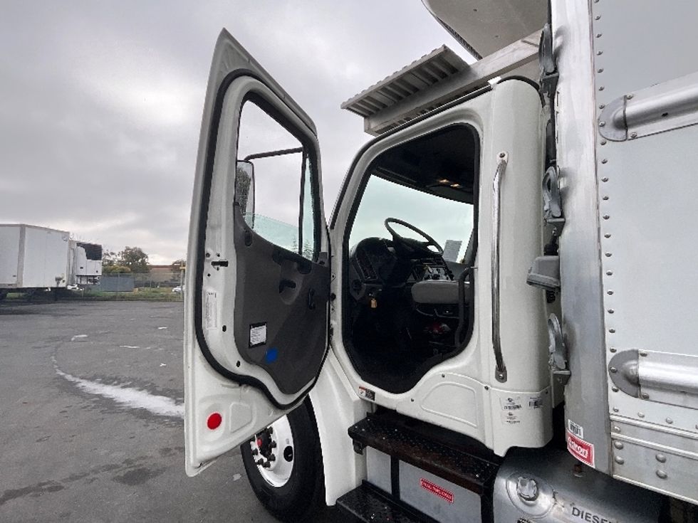 Refrigerated Truck-Light and Medium Duty Trucks-Freightliner-2020-M2-West Sacramento-CA-202,507\n\t\tmiles-$ 55,250 - Image 16