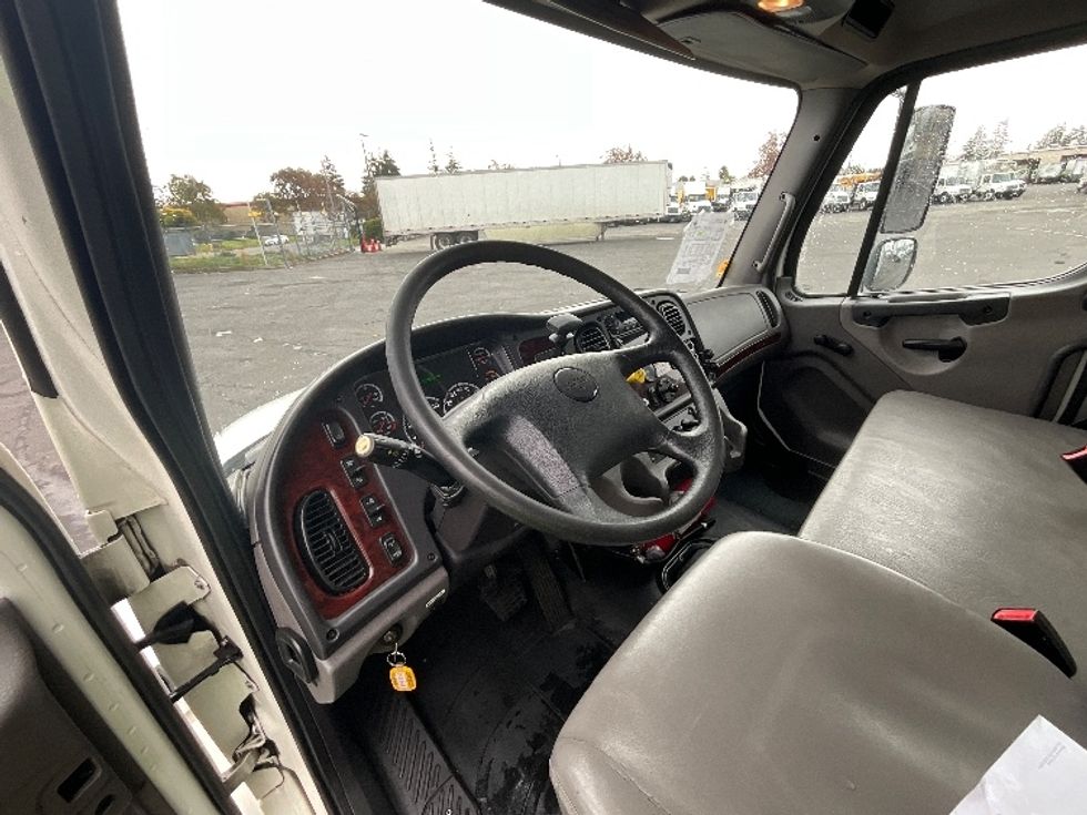 Refrigerated Truck-Light and Medium Duty Trucks-Freightliner-2020-M2-West Sacramento-CA-202,507\n\t\tmiles-$ 55,250 - Image 17