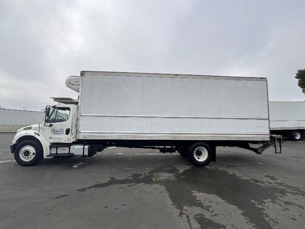 Refrigerated Truck-Light and Medium Duty Trucks-Freightliner-2020-M2-West Sacramento-CA-202,507\n\t\tmiles-$ 55,250 - Image 4