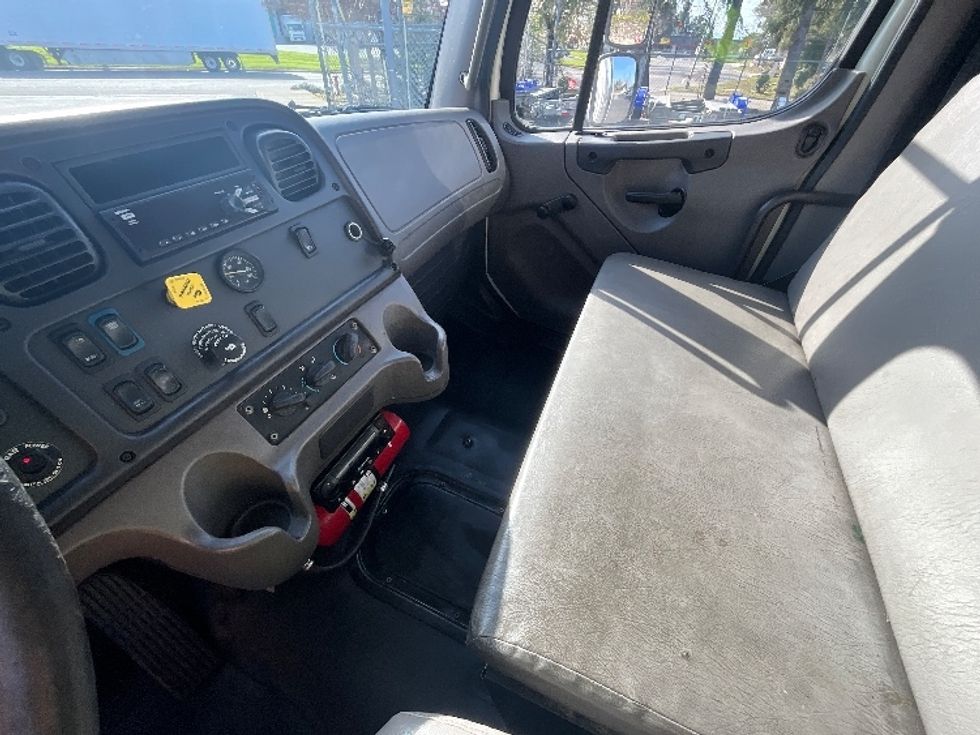 Refrigerated Truck-Light and Medium Duty Trucks-Freightliner-2020-M2-West Sacramento-CA-227,605\n\t\tmiles-$ 52,750 - Image 19