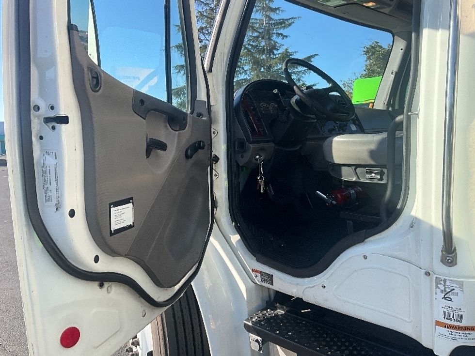 Refrigerated Truck-Light and Medium Duty Trucks-Freightliner-2020-M2-West Sacramento-CA-227,639\n\t\tmiles-$ 52,750 - Image 16