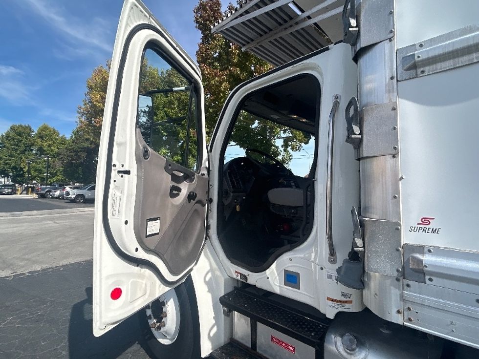 Refrigerated Truck-Light and Medium Duty Trucks-Freightliner-2020-M2-West Sacramento-CA-241,263\n\t\tmiles-$ 49,250 - Image 16