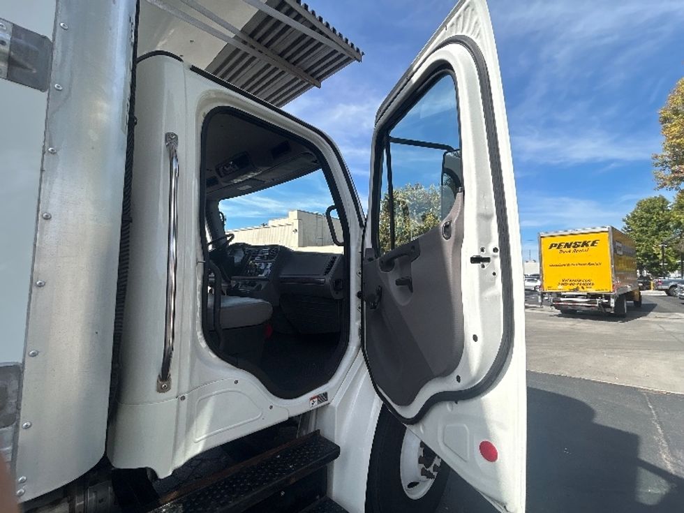 Refrigerated Truck-Light and Medium Duty Trucks-Freightliner-2020-M2-West Sacramento-CA-241,263\n\t\tmiles-$ 49,250 - Image 20