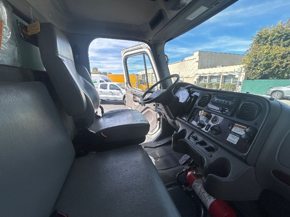 Refrigerated Truck-Light and Medium Duty Trucks-Freightliner-2020-M2-West Sacramento-CA-241,263\n\t\tmiles-$ 49,250 - Image 22