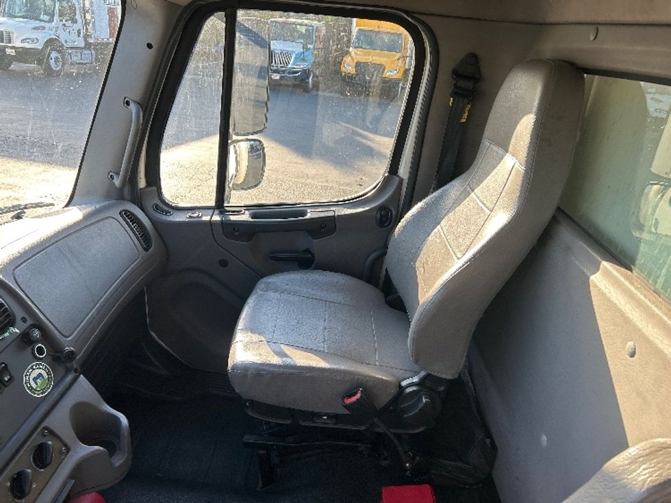 Refrigerated Truck-Light and Medium Duty Trucks-Freightliner-2020-M2-West Sacramento-CA-241,567\n\t\tmiles-$ 44,500 - Image 18