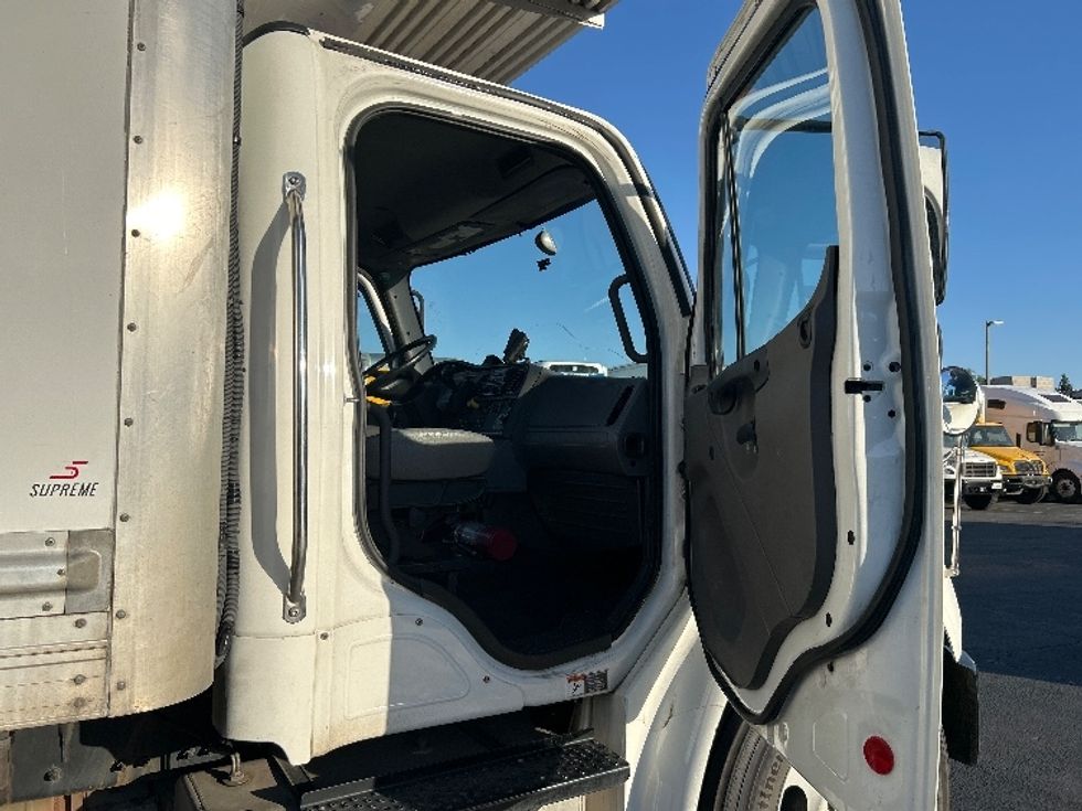 Refrigerated Truck-Light and Medium Duty Trucks-Freightliner-2020-M2-West Sacramento-CA-241,567\n\t\tmiles-$ 44,500 - Image 19
