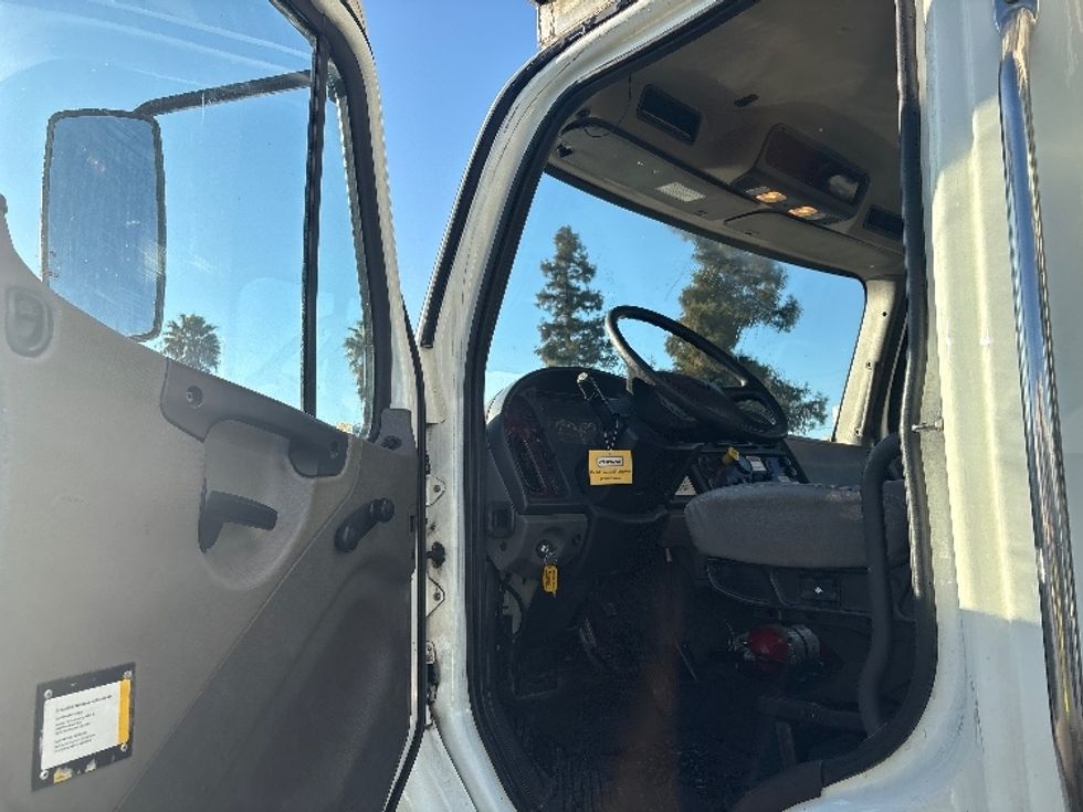 Refrigerated Truck-Light and Medium Duty Trucks-Freightliner-2020-M2-West Sacramento-CA-261,198\n\t\tmiles-$ 46,250 - Image 16