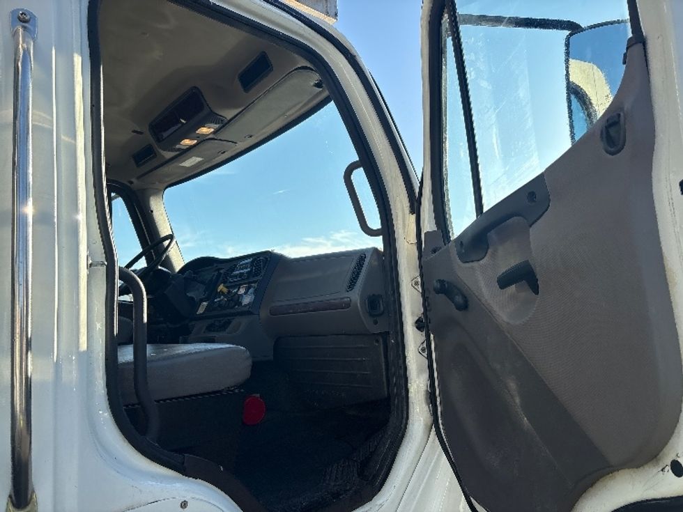 Refrigerated Truck-Light and Medium Duty Trucks-Freightliner-2020-M2-West Sacramento-CA-261,198\n\t\tmiles-$ 46,250 - Image 20