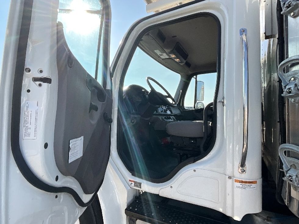 Refrigerated Truck-Light and Medium Duty Trucks-Freightliner-2020-M2-West Valley City-UT-109,000\n\t\tmiles-$ 72,250 - Image 16