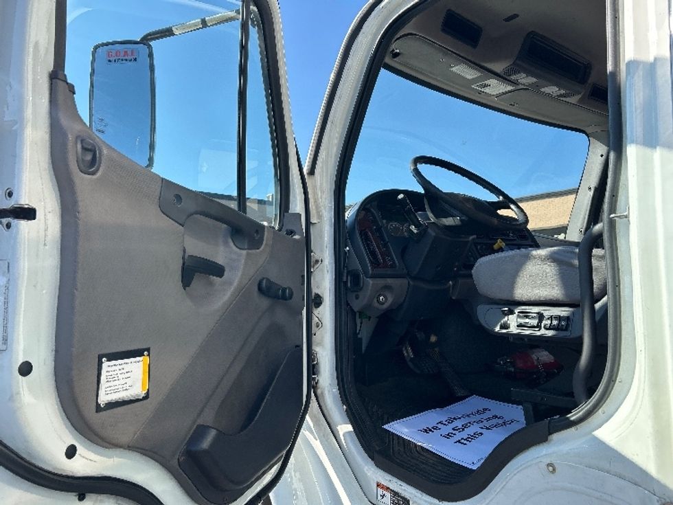 Refrigerated Truck-Light and Medium Duty Trucks-Freightliner-2020-M2-Wilkes Barre-PA-255,273\n\t\tmiles-$ 28,000 - Image 16