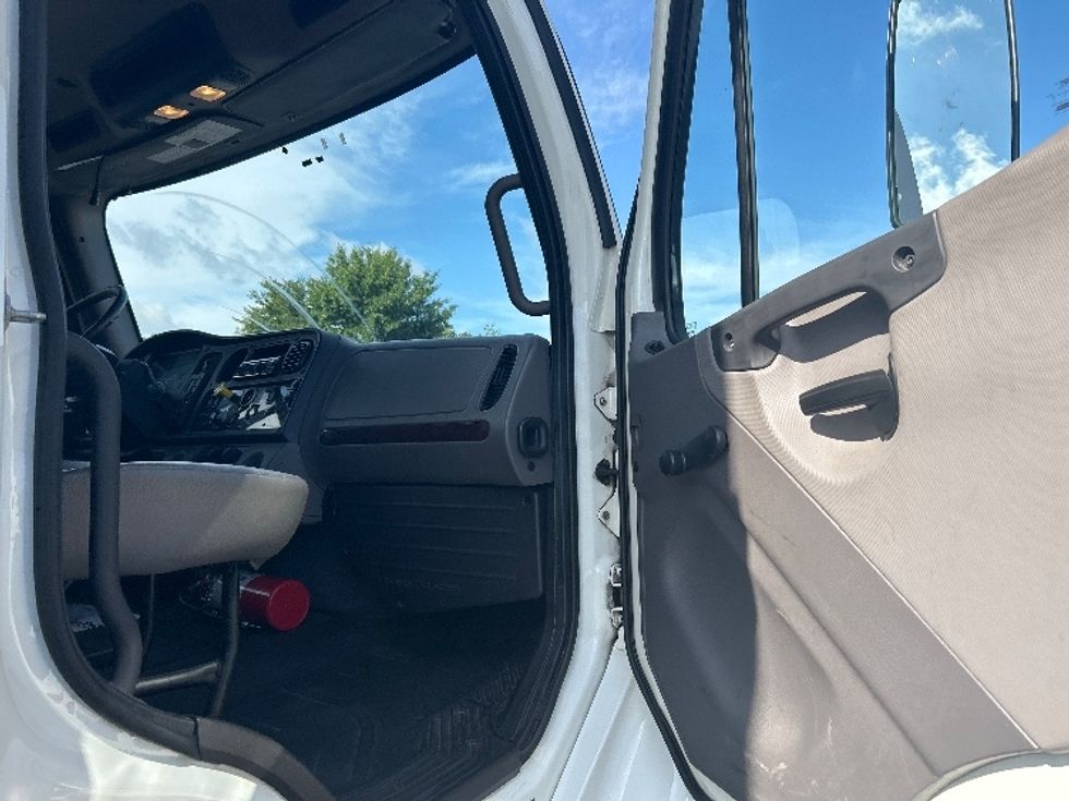 Refrigerated Truck-Light and Medium Duty Trucks-Freightliner-2020-M2-Wilkes Barre-PA-317,597\n\t\tmiles-$ 23,500 - Image 20