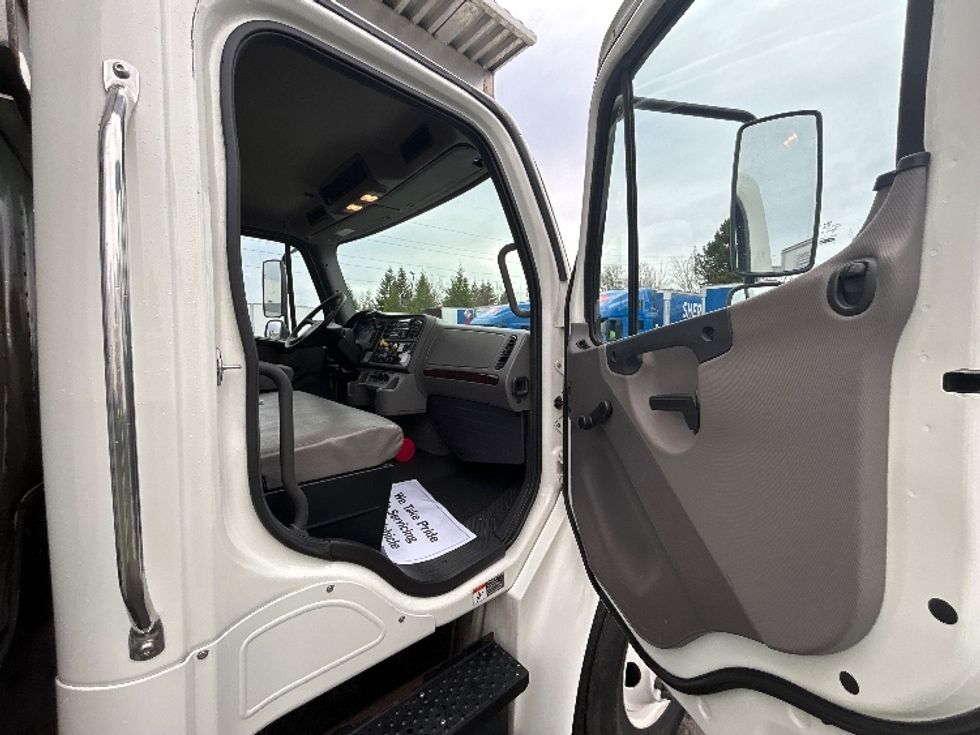 Refrigerated Truck-Light and Medium Duty Trucks-Freightliner-2020-M2-Wilsonville-OR-197,174\n\t\tmiles-$ 56,000 - Image 20