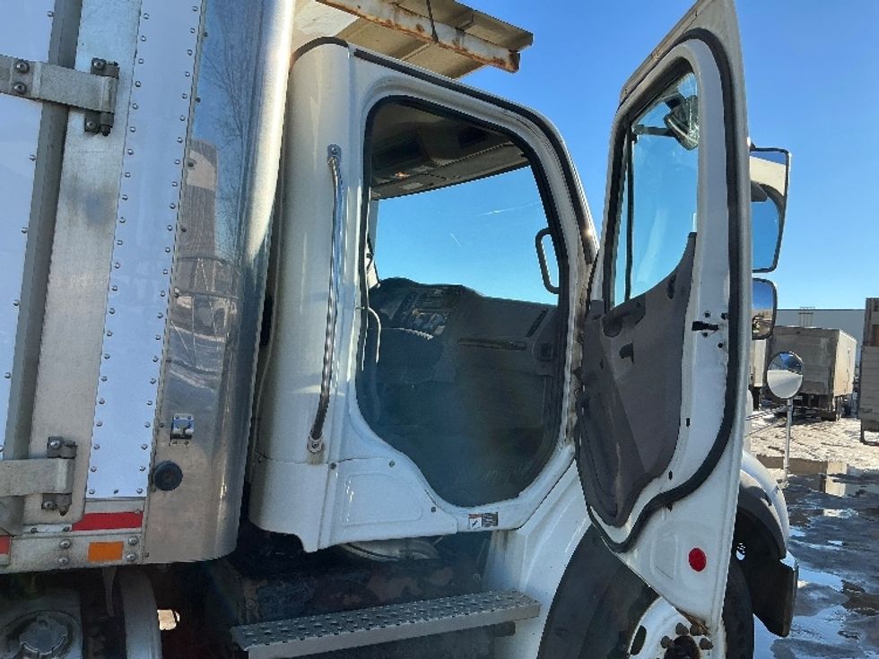 Refrigerated Truck-Light and Medium Duty Trucks-Freightliner-2020-M211264S-Edmonton-AB-656,262\n\t\tkm-$ 121,500 - Image 20