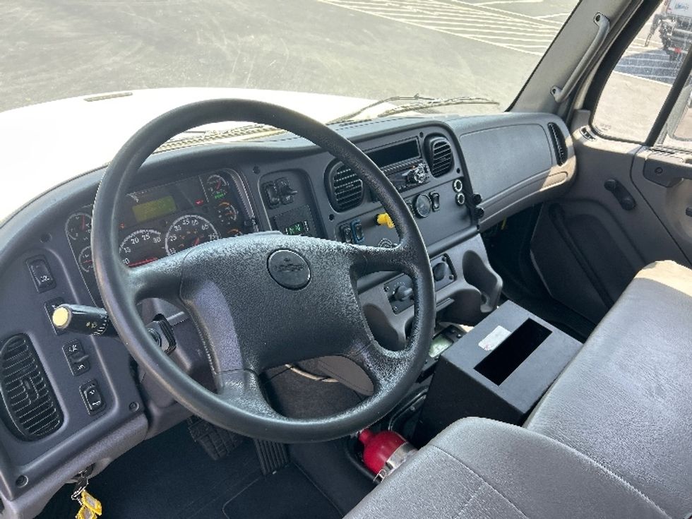 Refrigerated Truck-Light and Medium Duty Trucks-Freightliner-2020-M211264S-Forest Park-GA-351,433\n\t\tmiles-$ 98,000 - Image 16