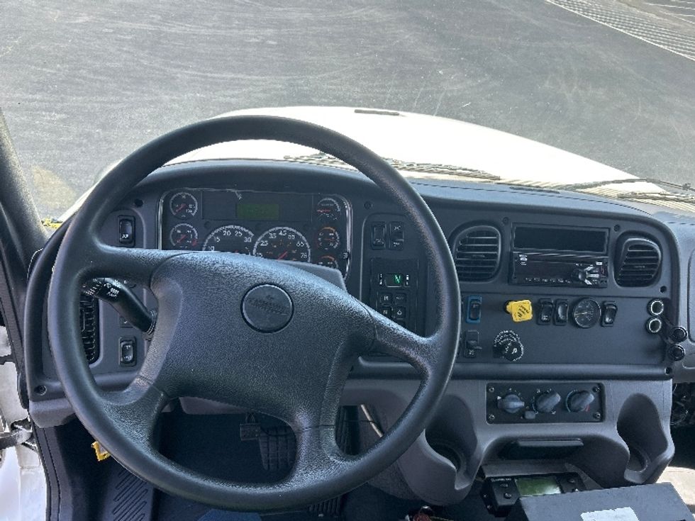 Refrigerated Truck-Light and Medium Duty Trucks-Freightliner-2020-M211264S-Forest Park-GA-351,433\n\t\tmiles-$ 98,000 - Image 17