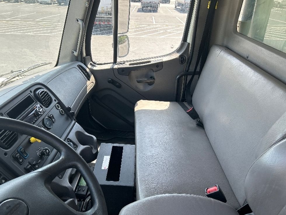 Refrigerated Truck-Light and Medium Duty Trucks-Freightliner-2020-M211264S-Forest Park-GA-351,433\n\t\tmiles-$ 98,000 - Image 18