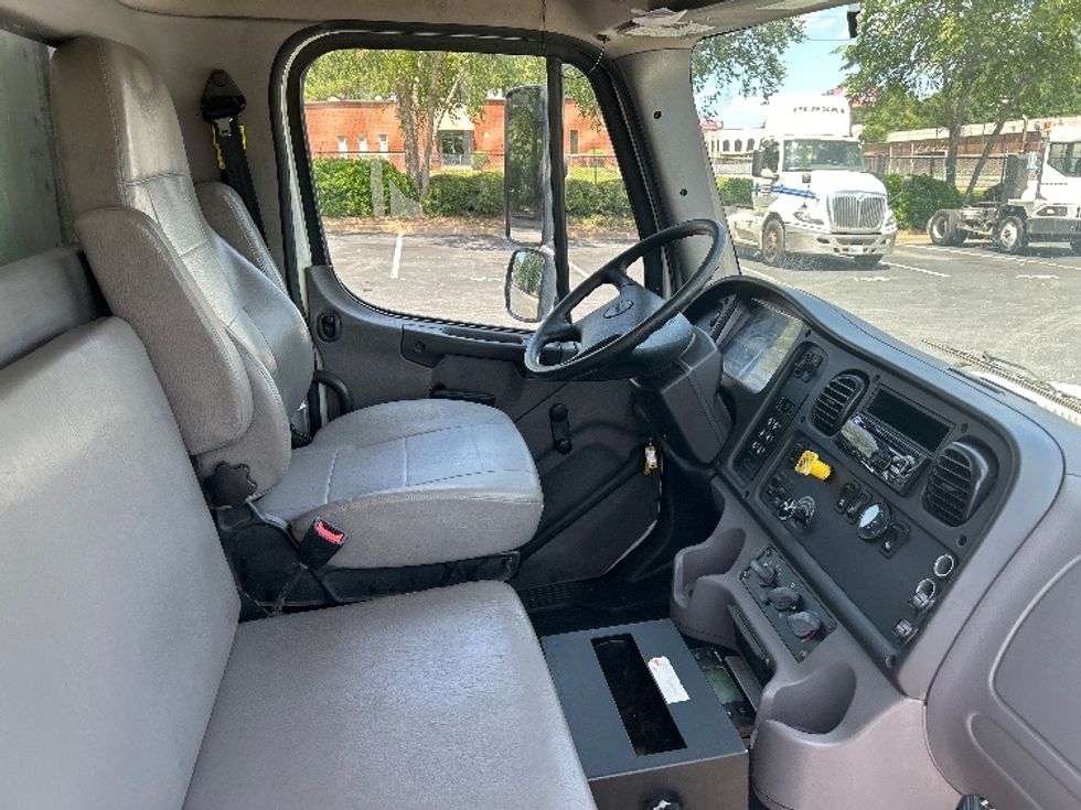 Refrigerated Truck-Light and Medium Duty Trucks-Freightliner-2020-M211264S-Forest Park-GA-351,433\n\t\tmiles-$ 98,000 - Image 21