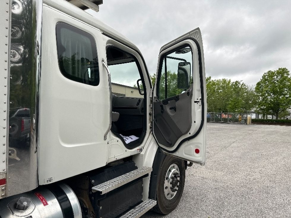 Refrigerated Truck-Light and Medium Duty Trucks-Freightliner-2020-M211264S-Forest Park-GA-462,109\n\t\tmiles-$ 91,500 - Image 20