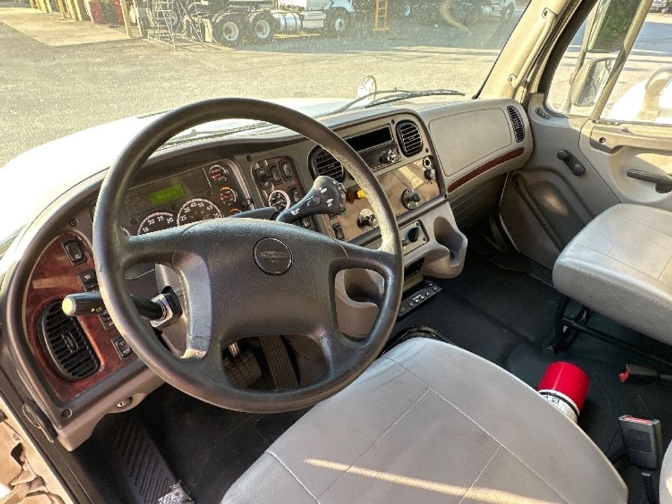 Refrigerated Truck-Light and Medium Duty Trucks-Freightliner-2020-M211264S-Forest Park-GA-494,395\n\t\tmiles-$ 92,500 - Image 17