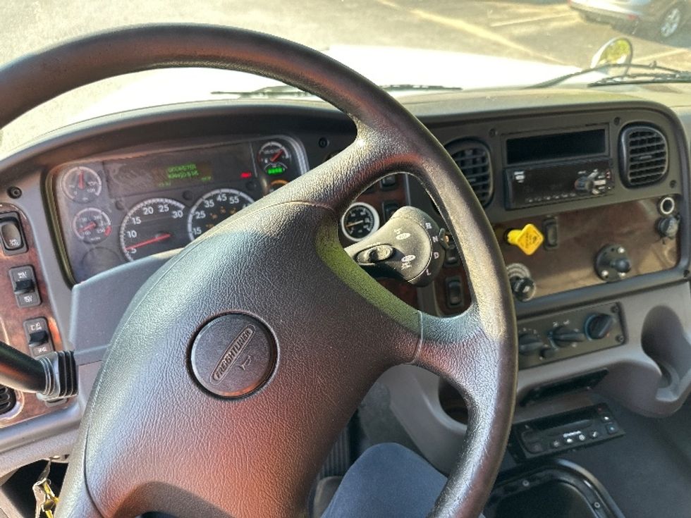 Refrigerated Truck-Light and Medium Duty Trucks-Freightliner-2020-M211264S-Forest Park-GA-494,395\n\t\tmiles-$ 92,500 - Image 18