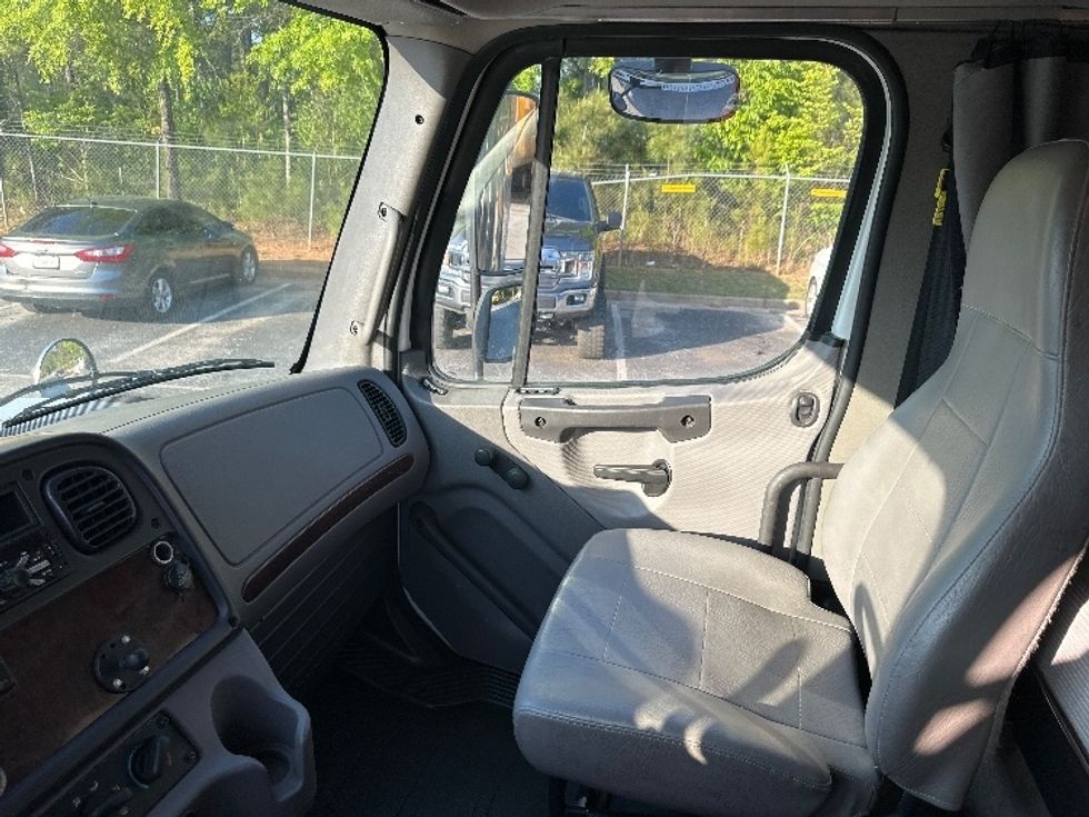 Refrigerated Truck-Light and Medium Duty Trucks-Freightliner-2020-M211264S-Forest Park-GA-494,395\n\t\tmiles-$ 92,500 - Image 19