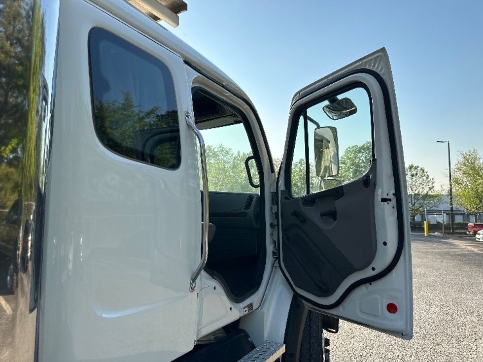 Refrigerated Truck-Light and Medium Duty Trucks-Freightliner-2020-M211264S-Forest Park-GA-494,395\n\t\tmiles-$ 92,500 - Image 20