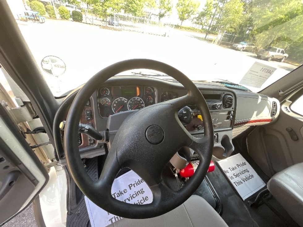 Refrigerated Truck-Light and Medium Duty Trucks-Freightliner-2020-M211264S-Forest Park-GA-520,537\n\t\tmiles-$ 88,500 - Image 17