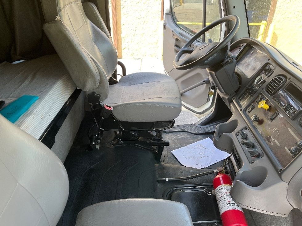 Refrigerated Truck-Light and Medium Duty Trucks-Freightliner-2020-M211264S-Forest Park-GA-520,537\n\t\tmiles-$ 88,500 - Image 22