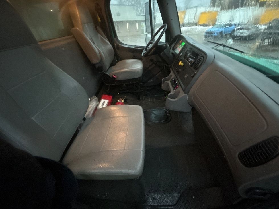 Refrigerated Truck-Light and Medium Duty Trucks-Freightliner-2020-M211264S-Lansing-MI-592,138\n\t\tmiles-$ 79,250 - Image 22