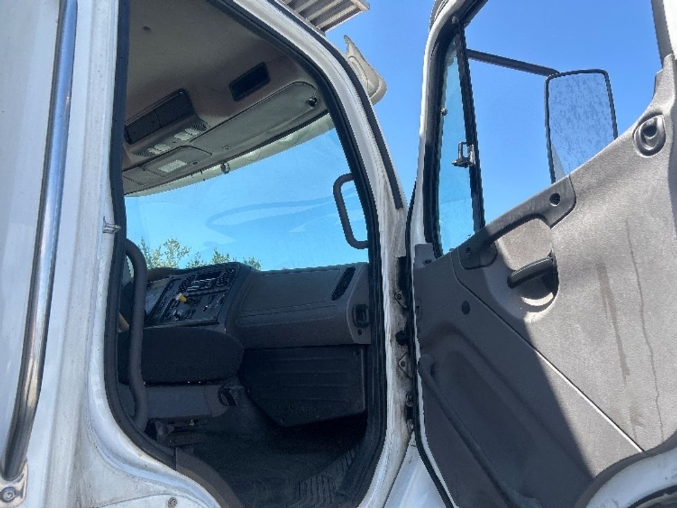Refrigerated Truck-Light and Medium Duty Trucks-Freightliner-2020-M211264S-Londonderry-NH-455,811\n\t\tmiles-$ 83,500 - Image 20