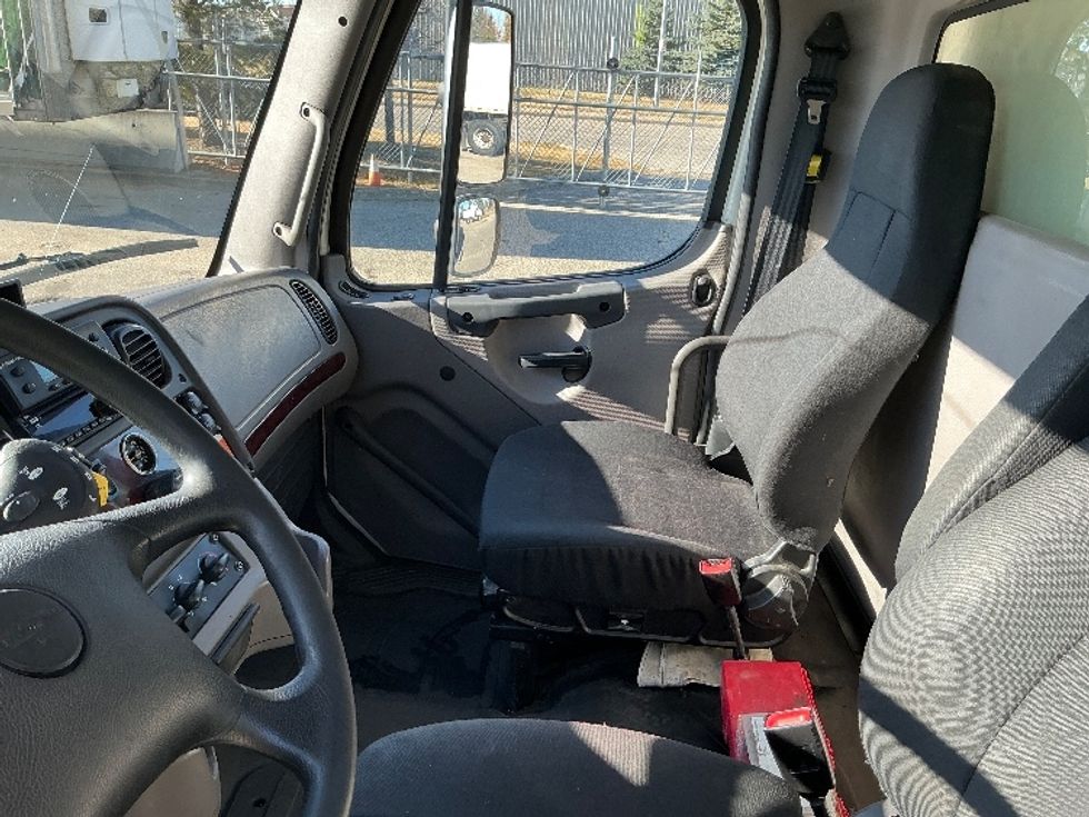 Refrigerated Truck-Light and Medium Duty Trucks-Freightliner-2020-M211264S-Rocky View County-AB-608,999\n\t\tkm-$ 123,250 - Image 20