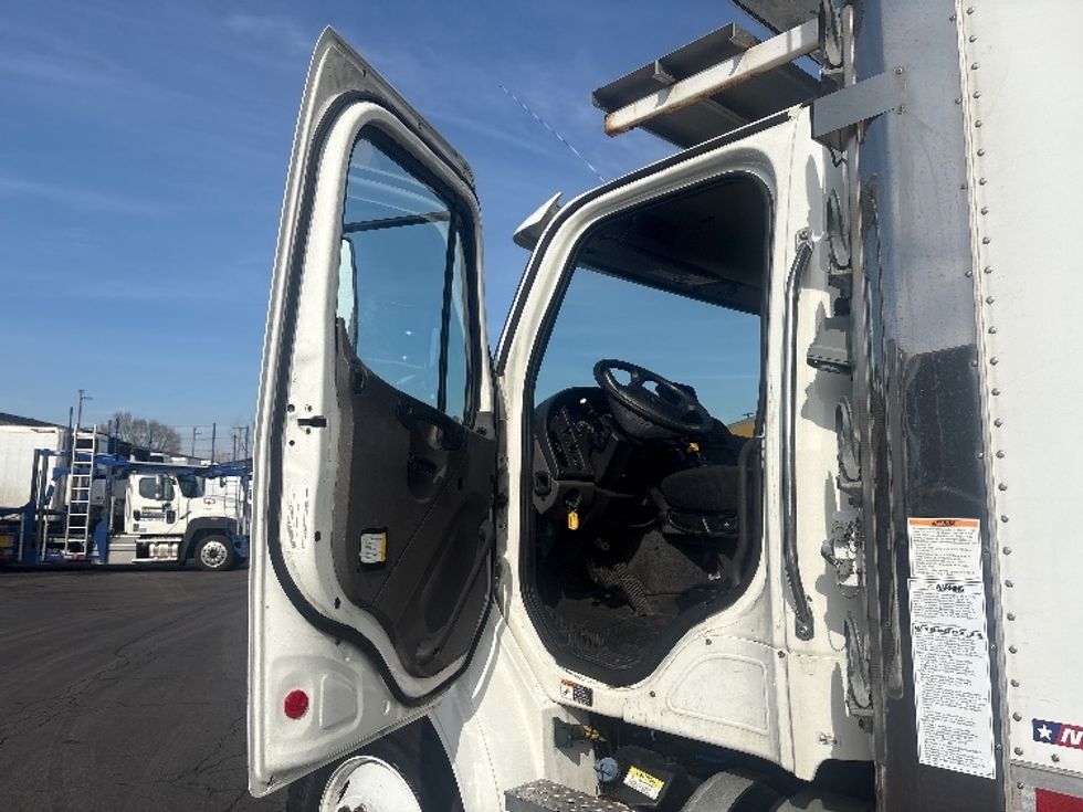 Refrigerated Truck-Light and Medium Duty Trucks-Freightliner-2020-M211264S-Sturtevant-WI-278,108\n\t\tmiles-$ 94,250 - Image 16