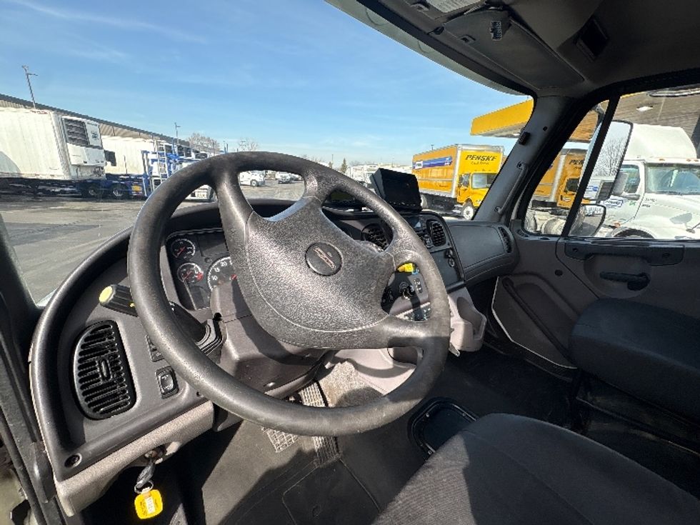 Refrigerated Truck-Light and Medium Duty Trucks-Freightliner-2020-M211264S-Sturtevant-WI-278,108\n\t\tmiles-$ 94,250 - Image 17