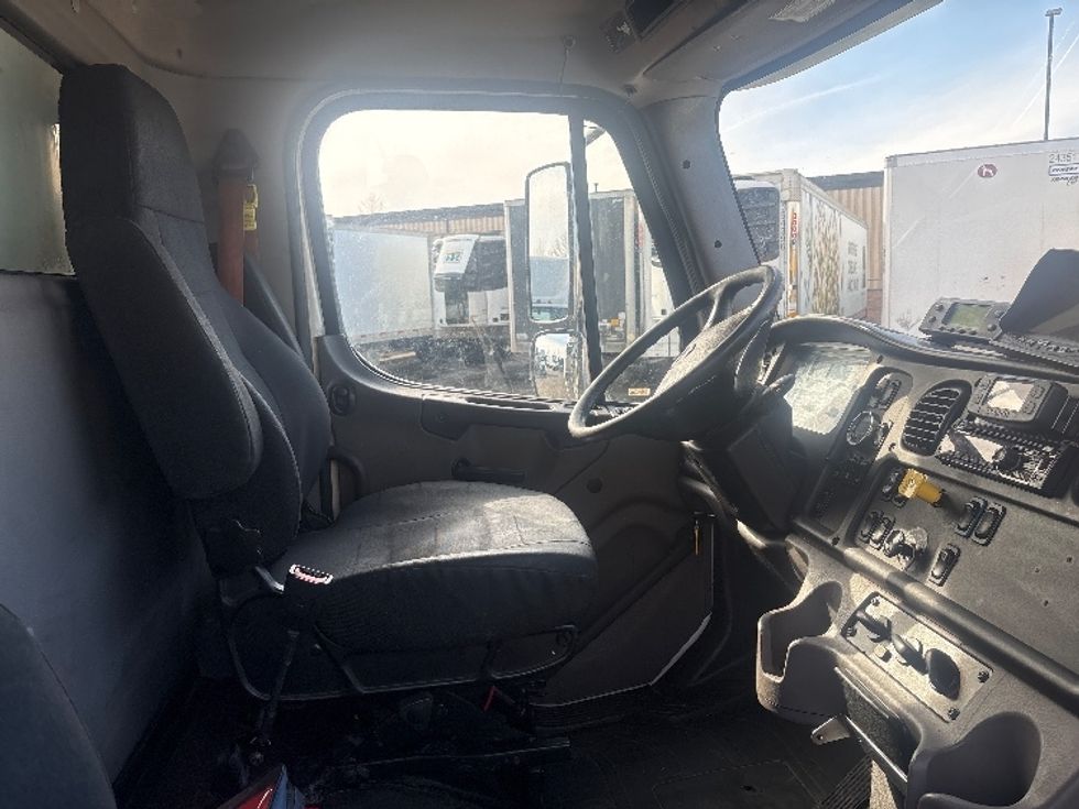 Refrigerated Truck-Light and Medium Duty Trucks-Freightliner-2020-M211264S-Sturtevant-WI-278,108\n\t\tmiles-$ 94,250 - Image 22