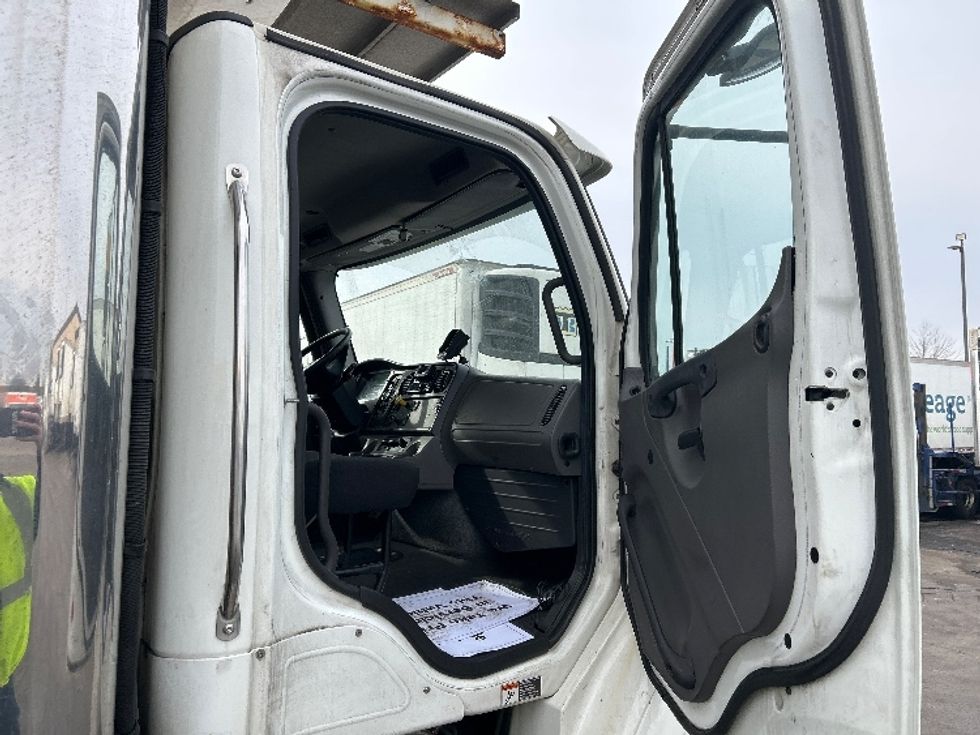 Refrigerated Truck-Light and Medium Duty Trucks-Freightliner-2020-M211264S-Sturtevant-WI-394,164\n\t\tmiles-$ 90,000 - Image 20