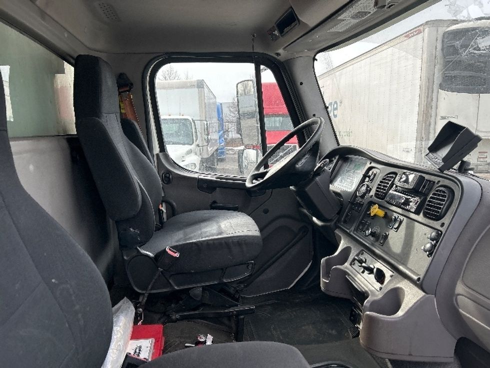 Refrigerated Truck-Light and Medium Duty Trucks-Freightliner-2020-M211264S-Sturtevant-WI-394,164\n\t\tmiles-$ 90,000 - Image 22