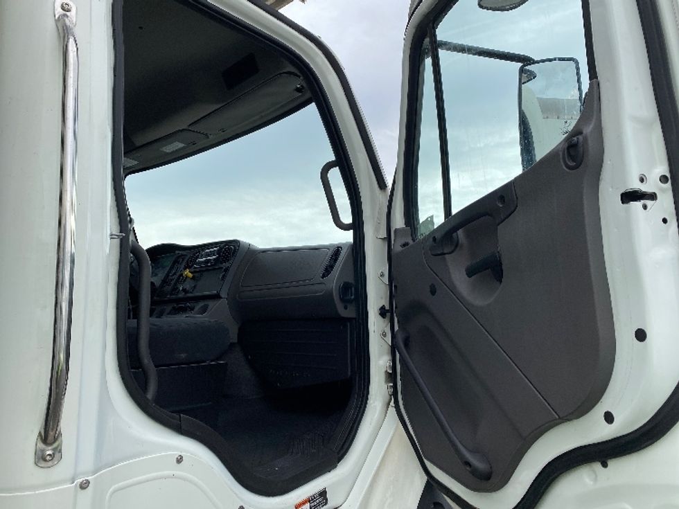 Refrigerated Truck-Light and Medium Duty Trucks-Freightliner-2020-M211264S-West Valley City-UT-416,644\n\t\tmiles-$ 102,250 - Image 19
