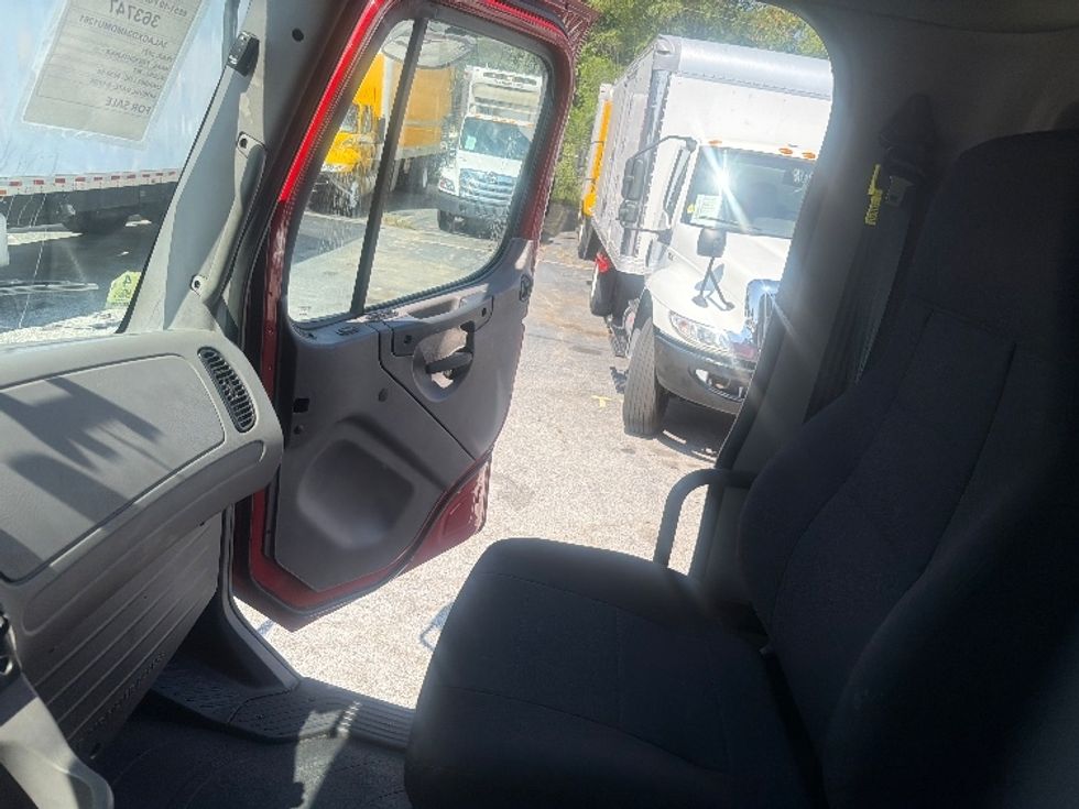 Refrigerated Truck-Light and Medium Duty Trucks-Freightliner-2021-M2-Atlanta-GA-101,031\n\t\tmiles-$ 55,500 - Image 19